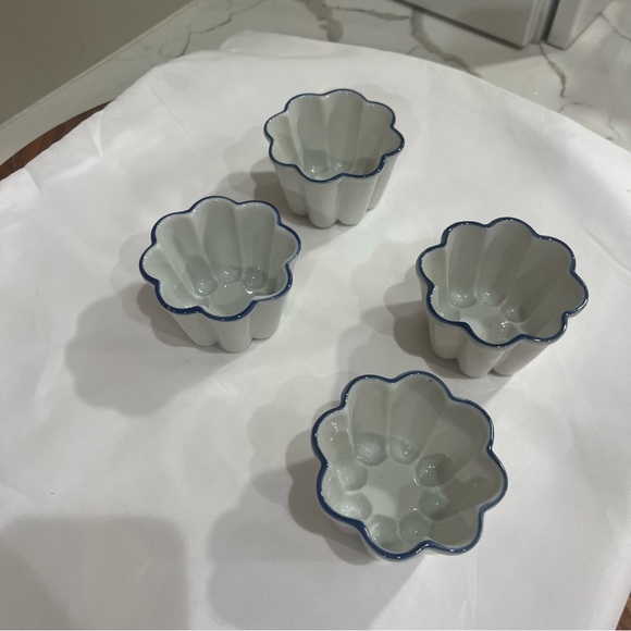 Vintage Fluted Jello/Flan Molds Set of 4 White Ceramic w Blue Rim - Picture 7 of 9